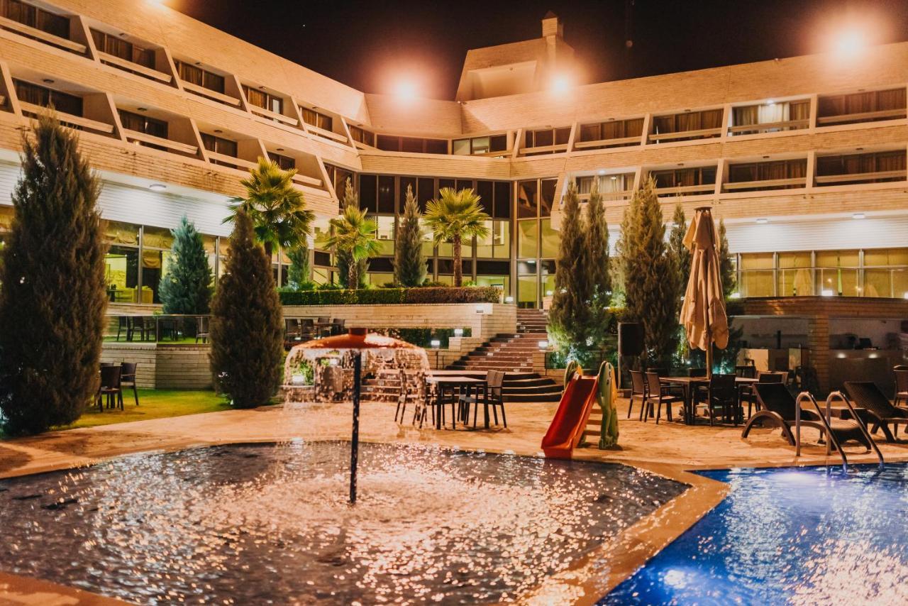 Ashur Hotel Dukhan Exterior foto